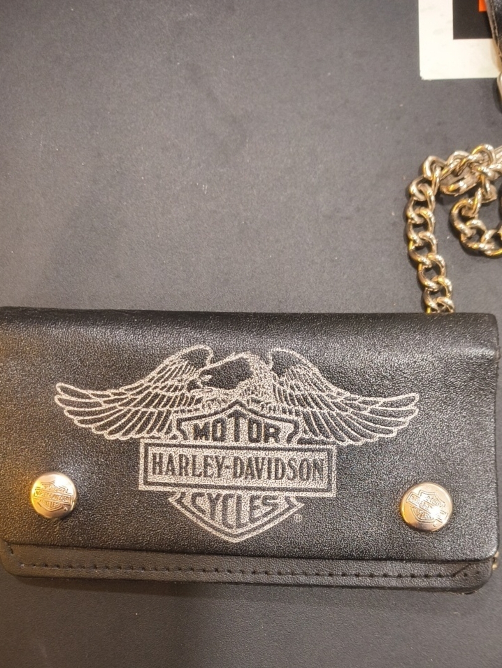 Vintage Harley-Davidson Black Leather Wallet with Gold Chain and Silver Logo